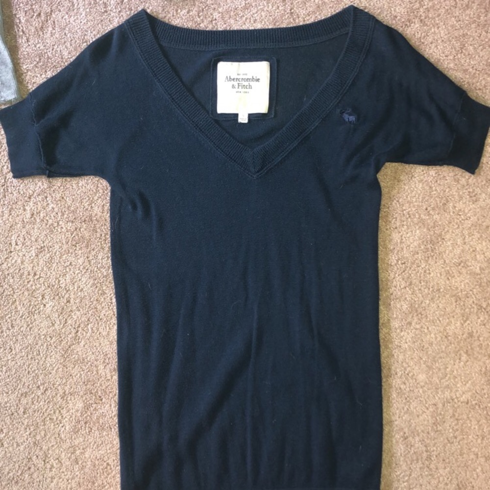 Abercrombie short-sleeved “sweater”. Navy.
